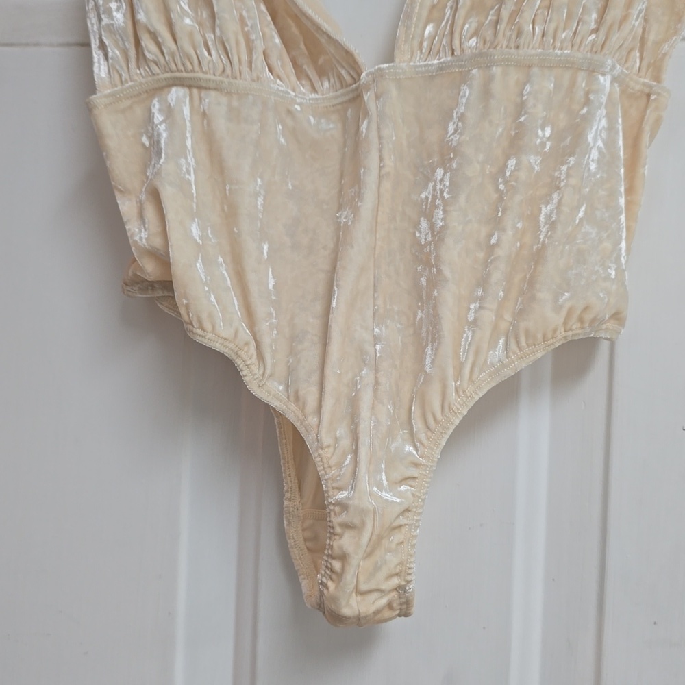 Set HAH Intimates Comin’ in Haht Cream Velvet Bodysuit and Pants - Picture 3 of 15